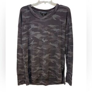 Womens Athleta Size Medium Gray and Black Camouflage Long Sleeve Sweatshirt Top